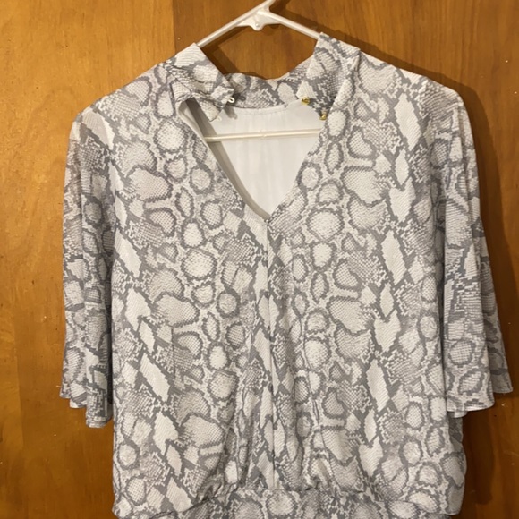 Top - Picture 2 of 4